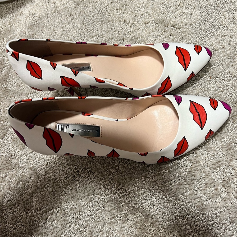 Inc international night heel pump